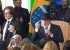 Lula mostra dedo do meio durante discurso no Palácio do Planalto: ‘Aqui para eles’