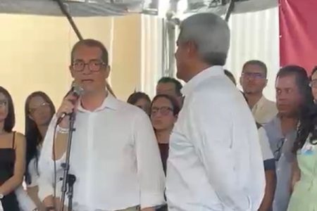 Prefeito de Teixeira de Freitas alega viagem para não receber governador na cidade Prefeito de Teixeira de Freitas alega viagem para não receber governador na cidade