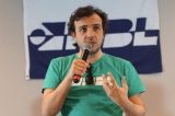 Renan Santos chama Moraes de ‘marqueteiro’ e ‘cabo eleitoral’ de Flávio Bolsonaro Renan Santos chama Moraes de ‘marqueteiro’ e ‘cabo eleitoral’ de Flávio Bolsonaro