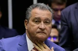 Escândalos de corrupção, polêmicas e desgaste político ameaçam eleição de Rui Costa ao Senado