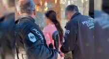Professora é presa por fotografar partes íntimas de bebês em creche e mandar para ex-apresentador Professora é presa por fotografar partes íntimas de bebês em creche e mandar para ex-apresentador