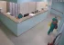 Técnica de enfermagem é flagrada tentando sair de maternidade com recém-nascida escondida em bolsa; veja vídeo